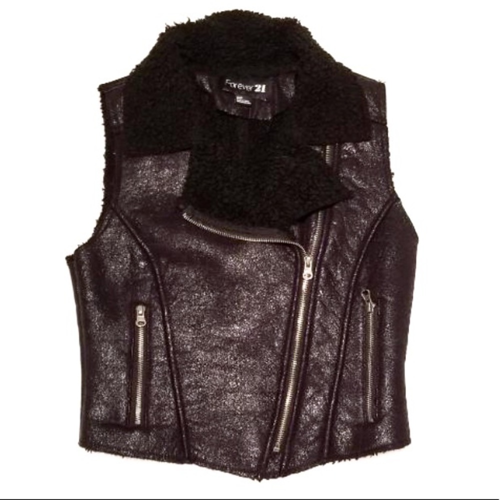 💄Metallic Black Vest With Faux Fur💄